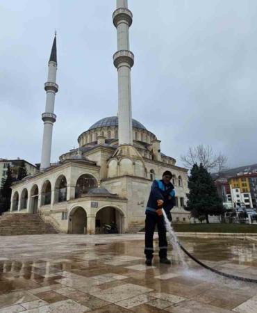 battalgazide-bayram-oncesi-camiler-ve-mezarliklar-temizleniyor-PCJZF1RE.jpg