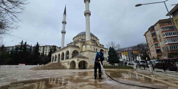 Battalgazi’de Bayram Öncesi Camiler ve Mezarlıklar Temizleniyor