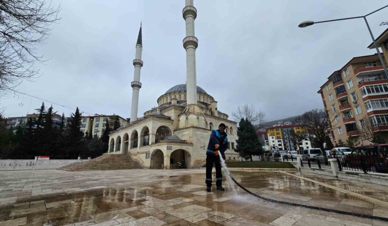battalgazide-bayram-oncesi-camiler-ve-mezarliklar-temizleniyor-PCJZF1RE.jpg