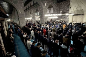 bayram-namazi-harem-i-serifte-kilindi-OqHC2ChD.jpg