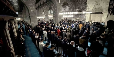 bayram-namazi-harem-i-serifte-kilindi-OqHC2ChD.jpg