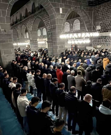 bayram-namazi-harem-i-serifte-kilindi-OqHC2ChD.jpg