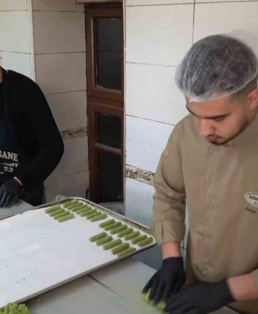 bayramin-vazgecilmezi-antep-fistikli-kurabiye-tarifi-3aHw9KfY.jpg