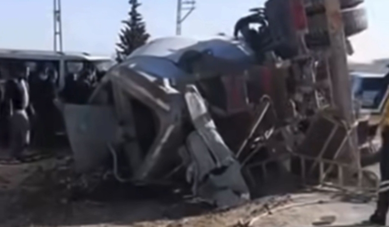 beton-mikserinin-devrilmesi-sonucu-surucu-hayatini-kaybetti-cnsQhv6H.jpg