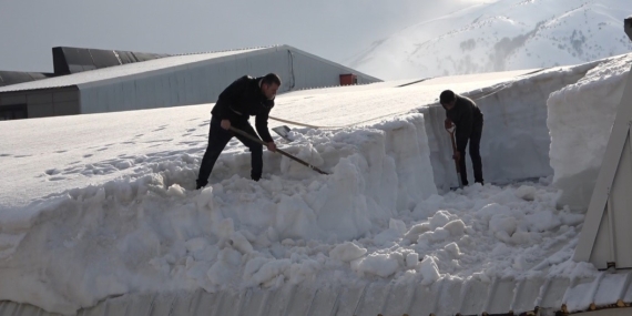 Bitlis’te Çatılarda Yoğun Çalışma Temposu