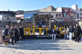 bitlisteki-uluslararasi-ogrenciler-tarihi-mekanlari-kesfetti-uEgex1nC.jpg