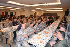 canakkale-zaferi-gununde-guvenlik-guclerinin-iftar-bulusmasi-yzI8RRZU.jpg