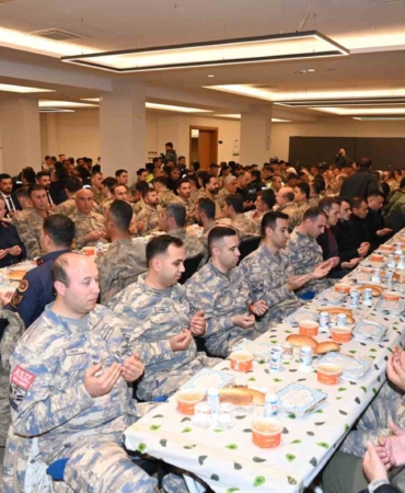 canakkale-zaferi-gununde-guvenlik-guclerinin-iftar-bulusmasi-yzI8RRZU.jpg