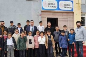 dicle-ilce-milli-egitim-muduru-selcukun-ogrenci-ve-ogretmenlerle-bulusmasi-UvUv8e5c.jpg