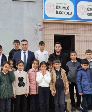 dicle-ilce-milli-egitim-muduru-selcukun-ogrenci-ve-ogretmenlerle-bulusmasi-UvUv8e5c.jpg