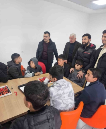 dicle-kaymakami-atis-sporcu-genclerle-genclik-kampinda-bulustu-u8pPd4Ml.jpg