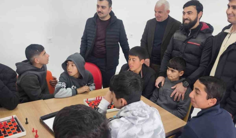 dicle-kaymakami-atis-sporcu-genclerle-genclik-kampinda-bulustu-u8pPd4Ml.jpg
