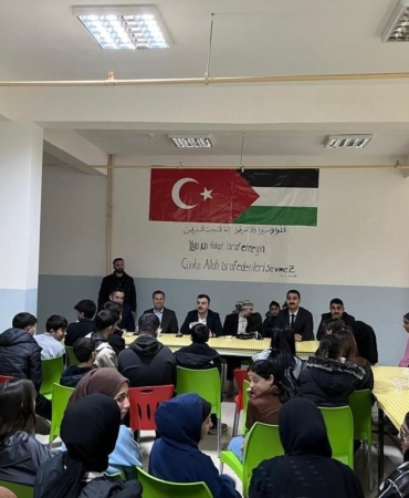 dicle-kaymakami-mustafa-atis-lise-ogrencileriyle-iftar-bulusmasi-gerceklestirdi-Iiv983Bb.jpg