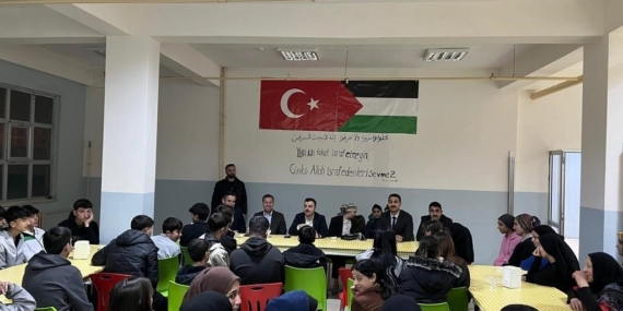 Dicle Kaymakamı Mustafa Atış, Lise Öğrencileriyle İftar Buluşması Gerçekleştirdi
