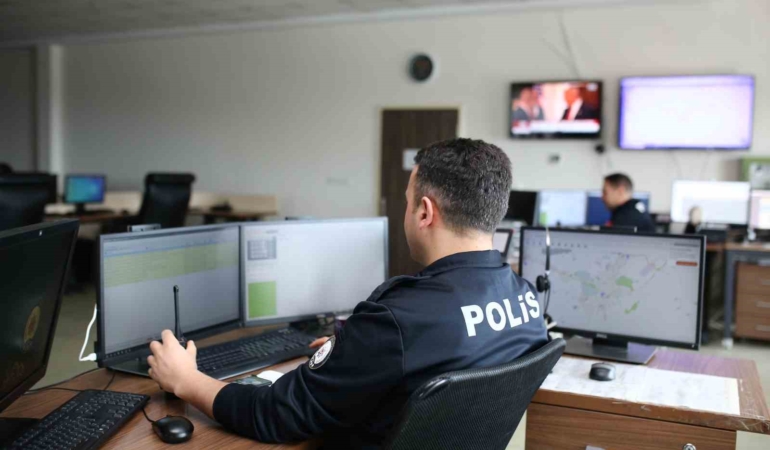 dijital-goz-sehrin-suclulara-korku-salan-teknolojisi-BHlS4Lu4.jpg
