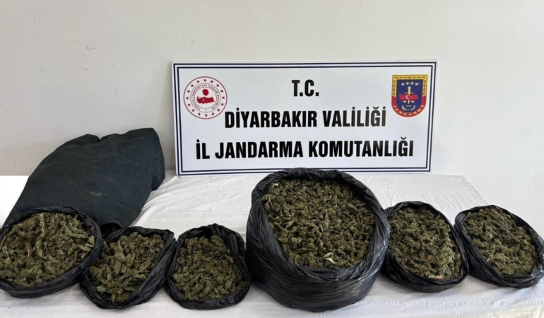 diyarbakirda-129-kilogram-uyusturucu-ve-hap-ele-gecirildi-21-supheli-hakkinda-yasal-islem-baslatildi-4beANDlk.jpg