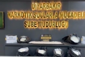diyarbakirda-81-kilo-metamfetamin-ele-gecirilen-tirin-yakalanmasi-9z7V4Pvv.jpg