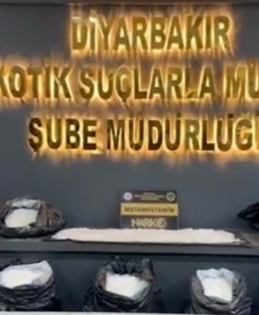 diyarbakirda-81-kilo-metamfetamin-ele-gecirilen-tirin-yakalanmasi-9z7V4Pvv.jpg