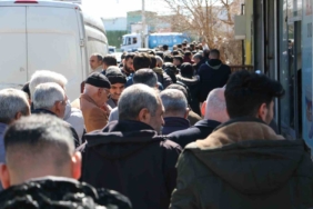 diyarbakirda-app-plaka-icin-uzun-kuyruklar-x2Z7BzPE.jpg