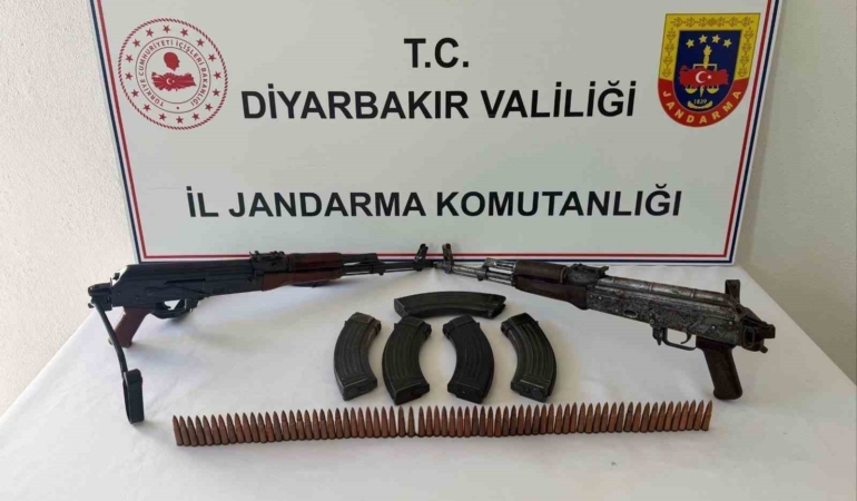 diyarbakirda-jandarma-operasyonlari-ele-gecirilen-silahlar-ve-aparatlar-T6xiK5nI.jpg