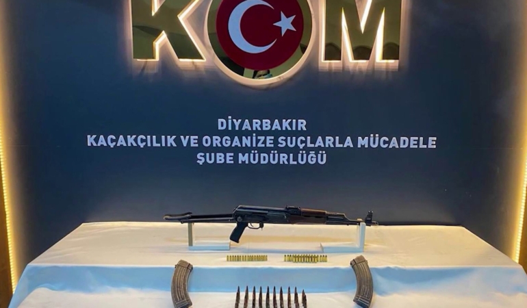 diyarbakirda-suc-orgutune-yonelik-buyuk-operasyon-10-supheli-tutuklandi-klA31ebE.jpg