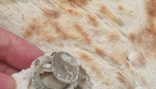 Ekmeğin İçinden Çıkan İlginç Bozuk Para Halkası