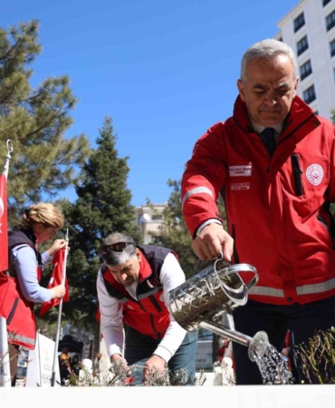 elazigda-bayram-oncesi-sehitliklerin-temizligi-yapildi-JZJXr7jn.jpg