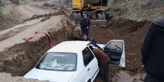 Elazığ’da Çukura Düşen Araç Başarıyla Kurtarıldı