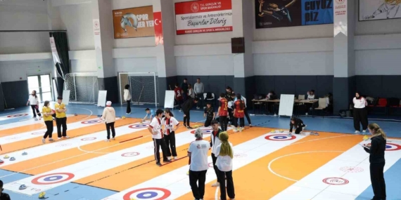 Elazığ’da Gençler İçin Unutulmaz Floor Curling Müsabakaları