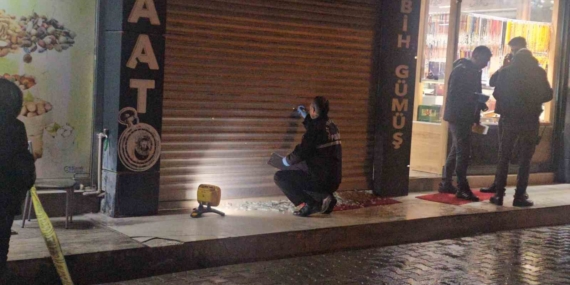 Elazığ’da İş Yerine Silahlı Saldırı: Vitrine 9 Kurşun İsiha Edildi