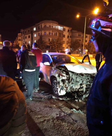 elazigda-meydana-gelen-trafik-kazasinda-iki-kisi-yaralandi-miTx2yF7.jpg