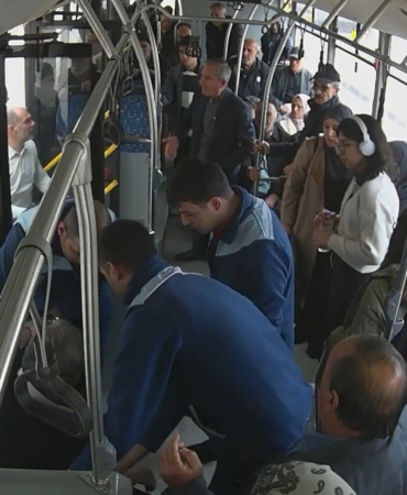 elazigda-otobus-soforu-rahatsizlanan-yolcuyu-hastaneye-ulastirdi-spaPIIhP.jpg