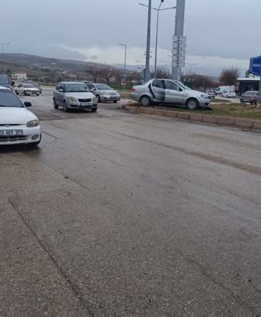 elazigda-otomobil-kazasi-3-yarali-zISzfV8S.jpg