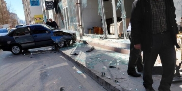elazigda-otomobil-mobilya-magazasina-girdi-olay-ani-ve-detaylar-4PYMgZWX.jpg