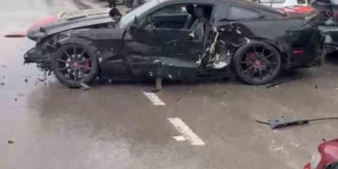 elazigda-park-halindeki-4-araca-carpan-otomobil-kazasi-lMJpxDrQ.jpg