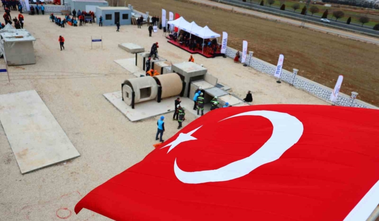 elazigda-yeni-egitim-parkuru-acildi-ve-ilk-deprem-tatbikati-gerceklestirildi-tt3rx35c.jpg