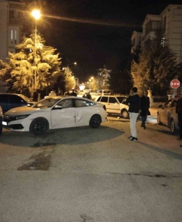 elazigda-zincirleme-kaza-4-aracta-hasar-olustu-JBA2WWij.jpg