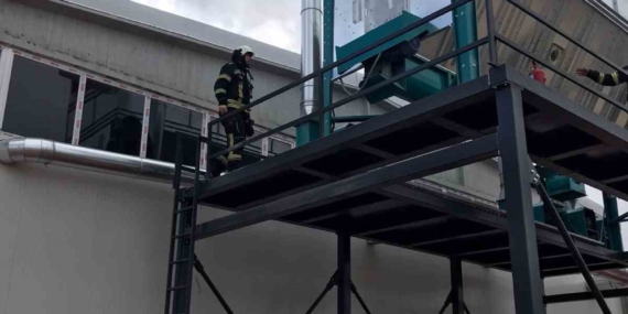 Elazığ’daki Mobilya Fabrikasında Büyük Yangın Alarmı