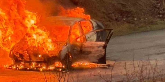 Elazığ’ın Yanan Otomobili Tamamen Küle Döndü