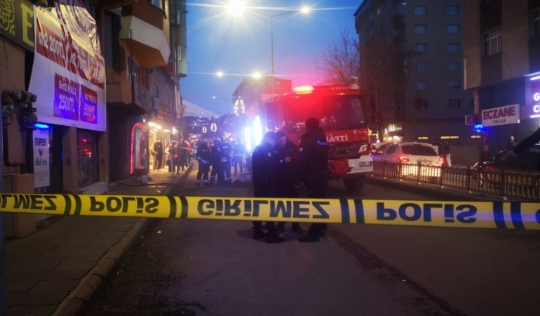 erzurum-hali-magazasinda-yangin-bir-gozalti-olayi-8uBJVsKm.jpg