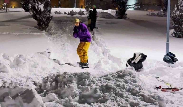 erzurum-kalesinde-buyuleyici-snowboard-gosterisi-1gv7eKeK.jpg