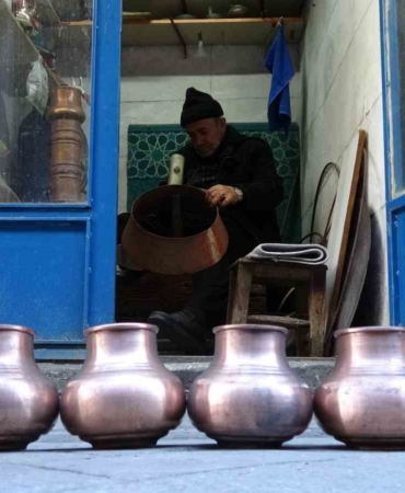 gaziantepin-en-yasli-bakir-ustasi-ustalik-ve-geleneklerin-sirri-Omv93OTT.jpg