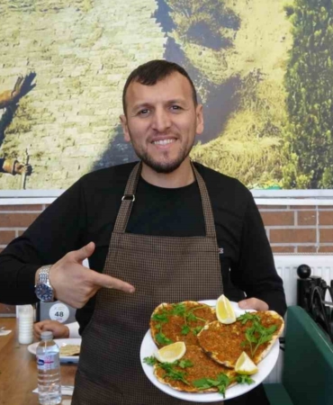 gaziantepte-essiz-ab-tescilli-sarimsakli-ve-sebzeli-lahmacun-deneyimi-ueMbxNzV.jpg