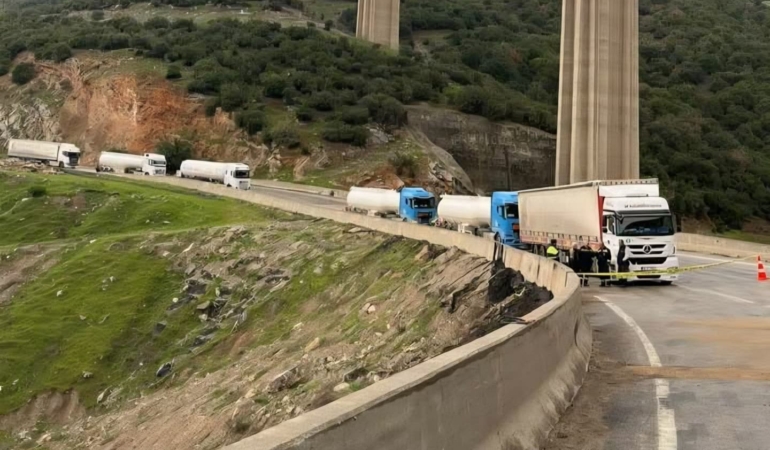 gaziantepte-iki-tir-kafa-kafaya-carpisti-1-kisi-hayatini-kaybetti-mOIdl2H1.jpg