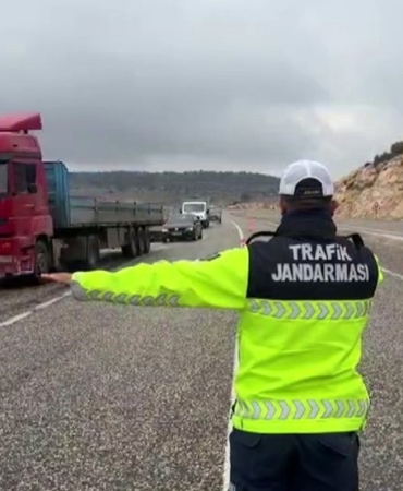 gaziantepte-jandarma-bayram-denetimlerinde-119-aranan-sahis-ele-gecirildi-lsj4t6Mr.jpg
