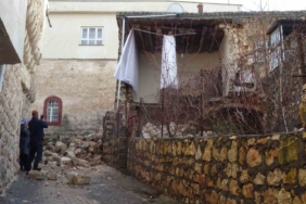 gercuste-saganak-yagislar-sonucu-ev-yikildi-aFqe8az1.jpg