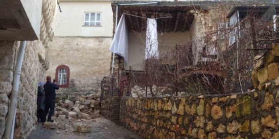 Gercüş’te Sağanak Yağışlar Sonucu Ev Yıkıldı