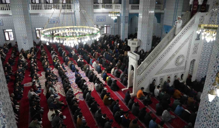 igdirda-coskulu-bayram-namazi-kutlamasi-xxsfJble.jpg
