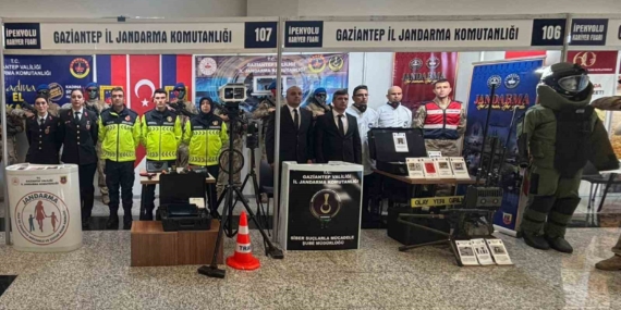 İpekyolu Bölgesel Kariyer Fuarı’nda Jandarma Standına Yoğun İlgi Gösterildi