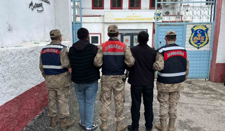jandarmanin-nokta-operasyonu-15-yildan-fazla-cezasi-olan-2-firari-yakalandi-GYButwnw.jpg